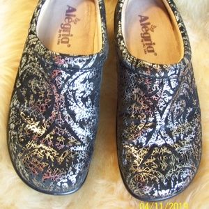 ALEGRIA Kayla 36/6 Black/Silver Nurse Clogs Pretty